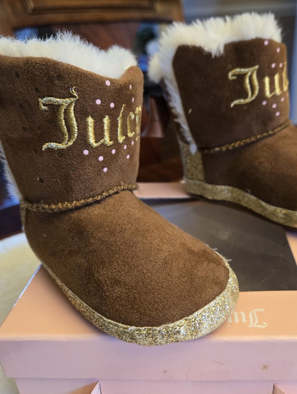 NEW Juicy Couture Baby Burbank Crib Boots Suede Fur Gold Glitter Size 4 In Box